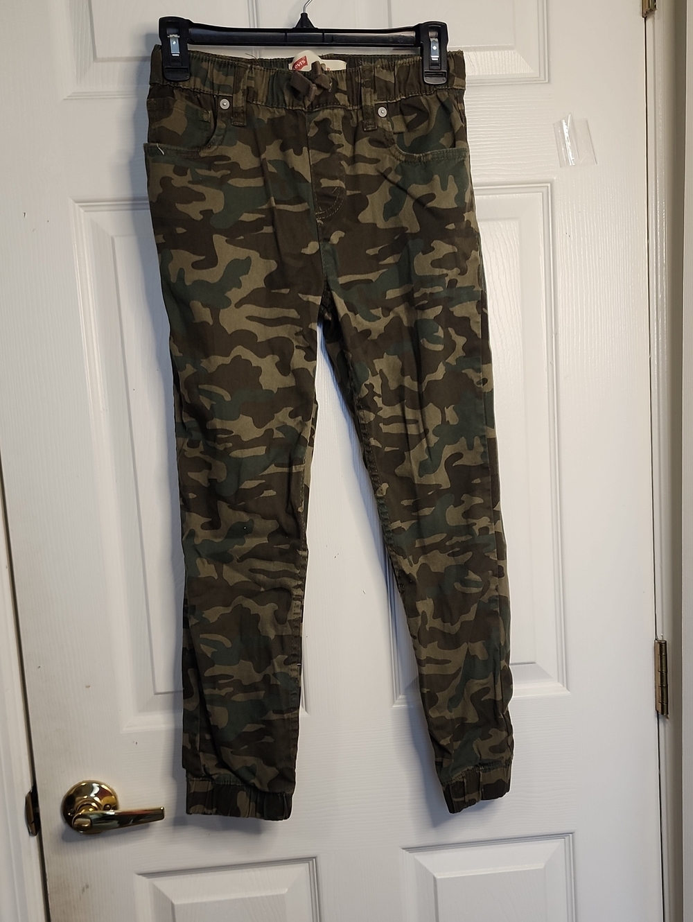 Levi's Kids Camo Jogger Pants in Olive/Army Green.